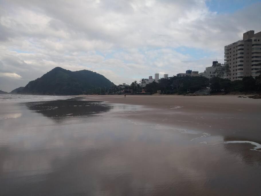 Apto Praia Do Tombo Guaruja Bagian luar foto