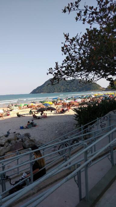Apto Praia Do Tombo Guaruja Bagian luar foto